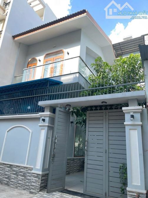 GẦN 20/10 A CHỦ BÁN GẤP CĂN NHÀ DT 8x15M GIÁ 2 TỶ 440 Triệu. ĐỂ MUA QUÀ TẶNG VỢ