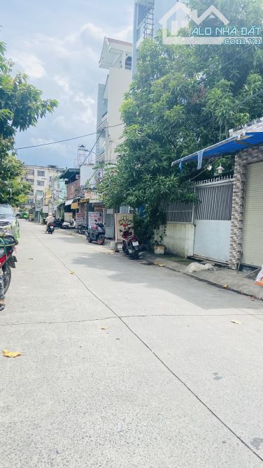 Định cư cần bán gấp nhà mới xây hẻm 8m, ngay trung tâm y tế quận 8, sát khu Pegasuite