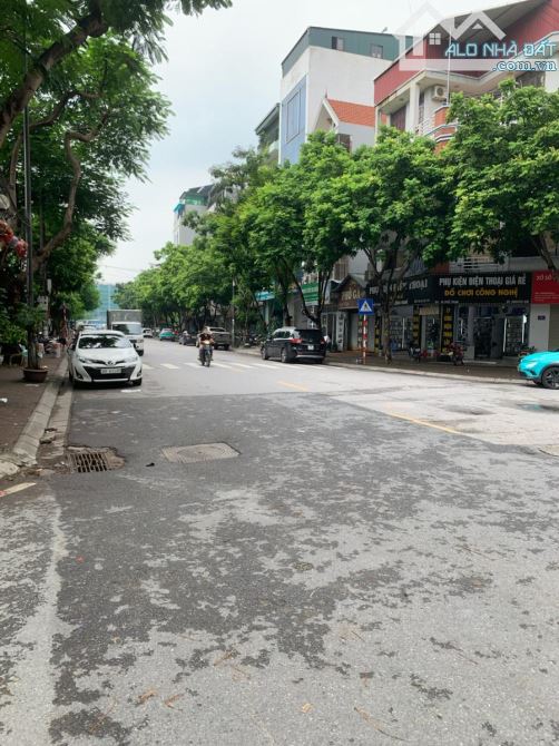 PHỐ TRẠM - LONG BIÊN - NHÀ MỚI - DT 35M - 5 TẦNG - MT 5M - GIÁ 6.5 TỶ - GẦN PHỐ - SỔ ĐỎ CC