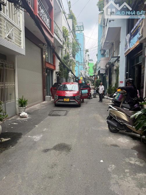 HẺM XE HƠI TRÁNH NHAU –1 TRỤC – LÊ VĂN SỸ Q3 – CN 110M2 – NGANG 4,5M – 17.X TỶ