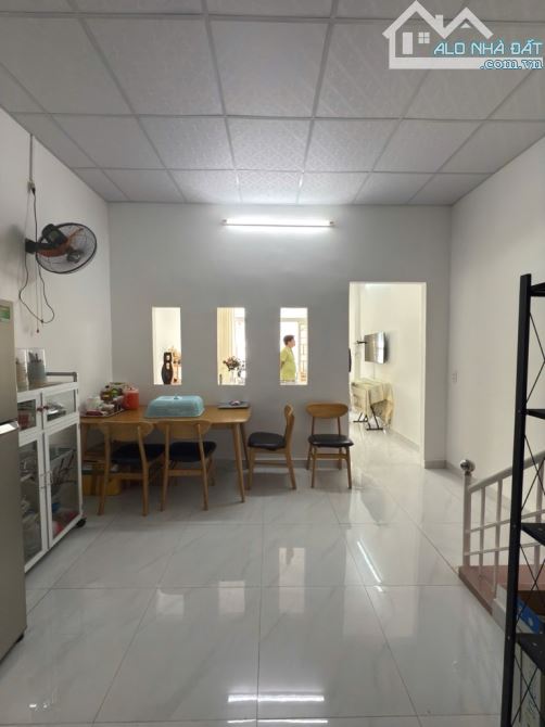 Nhà GẦN SÂN BAY, Phạm Văn Đồng - Gò Vấp  - 3 Tầng - 3PN,3WC - DT61m2 -  Hơn 7 tỉ