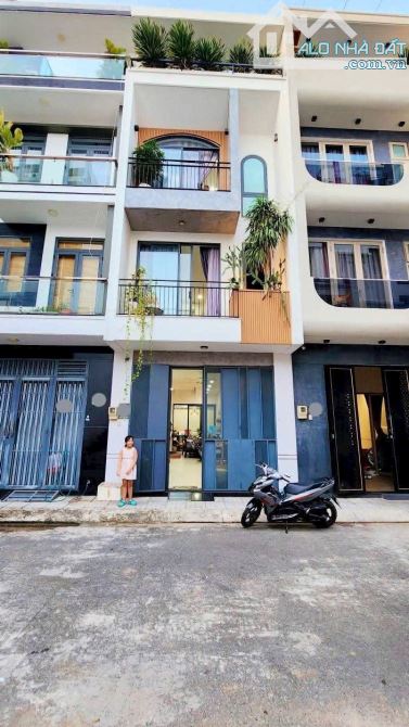 Nhà ViP Khu Nội Bộ Tân Sơn Nhì Hẻm 7m 3 tầng nhình 9 tỷ
