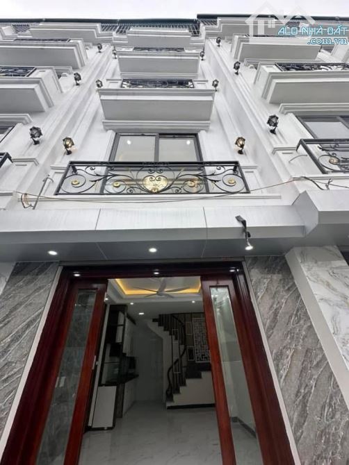 NGÔ GIA TỰ THANH AM 5 TẦNG Ô TÔ ĐỖ CỬA - 1 NHÀ TA PHỐ - MỚI KOONG - GIÁ ĐẦU TƯ 5,85 ty