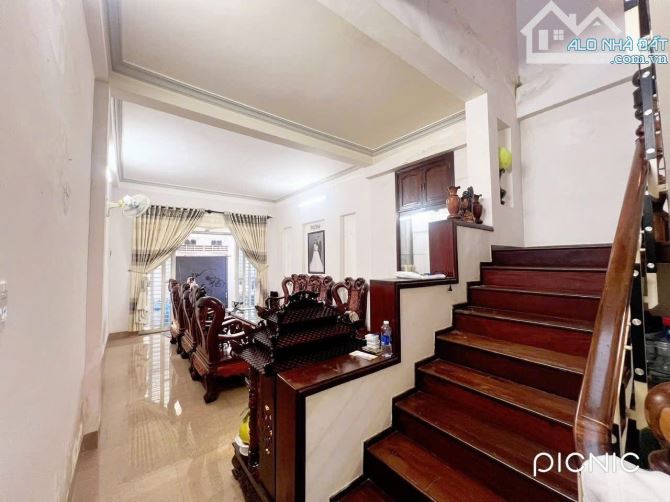 Bán nhà 2 tầng kiên cố hẻm Đào Duy Từ – trung tâm phố