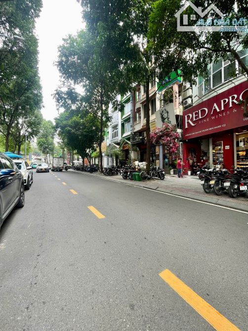 Bán nhà MT Chu Mạnh Trinh gần Lê Thánh Tôn Q1, DT 10.5x15m CN 139m2 KC 5 lầu, Giá 170 tỷ