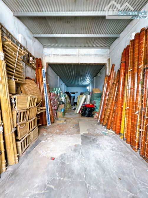 NP823 Bán nhà kho cách quốc lộ 1a vài chục mét phường Tân Biên