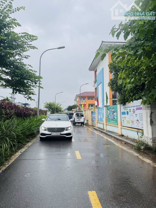 Nhanh Lên Khách Ơi. Đất Hiếm Mặt Phố Ngọc Thụy 370m2, MT 9m, Sát Trường, Cạnh Chợ - 44.XTỷ