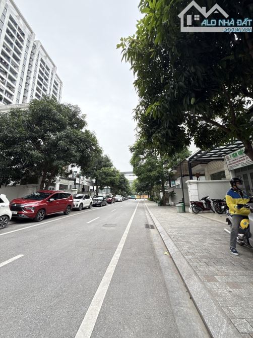 VINHOMES RIVERSIDE – PHÂN KHU NGUYỆT QUẾ - LÔ GÓC 3 THOÁNG - 176M2 - MT 8M - 56 TỶ.