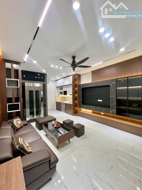 KIẾNHƯNG- 5 TẦNG THANG MÁY KÍNH  SỊN XÒ - LÔ GÓC 3 MẶT THOÁNG - SIÊU ĐẸP .🌹 CHỈ 7,X.