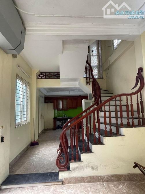 Chỉ 6.3 tỷ có ngay nhà đẹp Kim Giang 35m2* 4pn, gần sân chơi bãi đỗ ô tô, sổ vuông đẹp