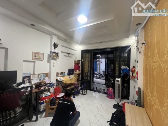 Bán nhà 2 tầng nở hậu dt 4x9.5m, Hoàng Văn Thụ, Phường 4, Tân Bình, Giá nhỉnh 6 tỷ TL