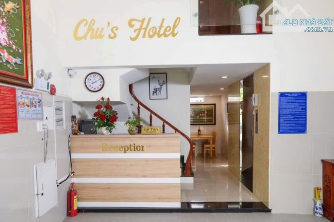 Bán rẻ khách sạn Thuỳ Vân cách biển chỉ 50m vị trí đẹp