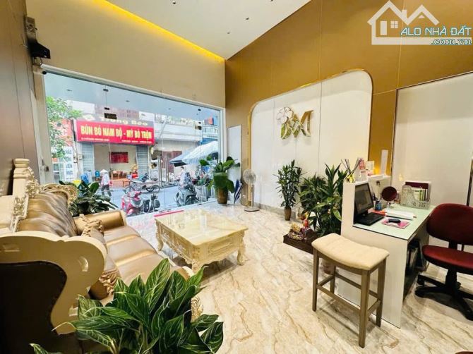 Mặt phố Kim Giang sầm uất gần phố Khương Đình, Vũ Tông Phan 50m2 chỉ 15.x tỷ.