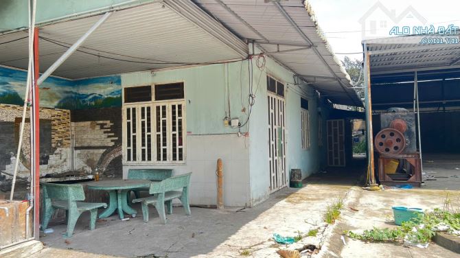 Cho Thuê Xưởng 1300m2 - DTKV 2500m2 - TBA 250kva. chỉ 50tr/th - gần Đường Võ Nguyên Giáp