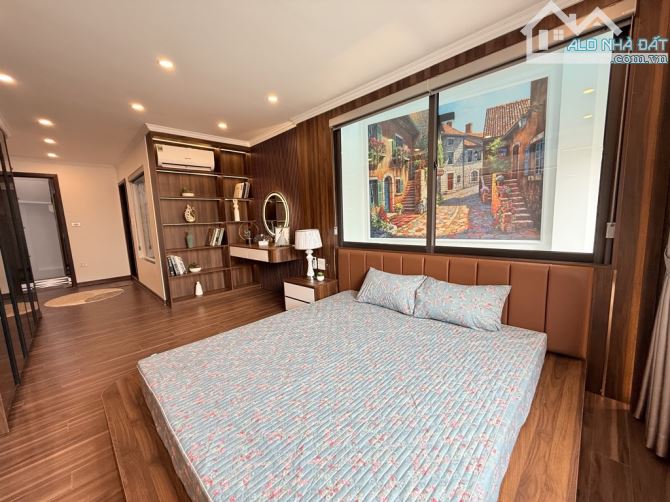 Bán nhà Ngọc Khánh  ngõ thông mặt tiền rộng 53m 6 tầng thang máy giá 18 tỷ tặng full nội t
