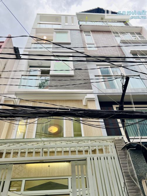 Nhà đẹp Quận 3, 5 tầng 6 phòng ngủ 7 nhà vệ sinh, hẻm 4.5M sạch sẽ an ninh gần mặt tiền.