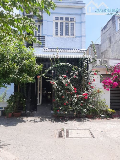 Anh Bình bán căn nhà 1 lầu mặt đườnh kinh doanh , đang cho thuê tháng 8tr