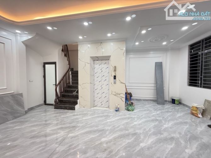 NHÀ RẺ - TRUNG TÂM TỨ HIỆP , THANH TRÌ 6 TẦNG THANG MÁY MỚI, Ô TÔ TRÁNH TRƯỚC NHÀ, KINH DO