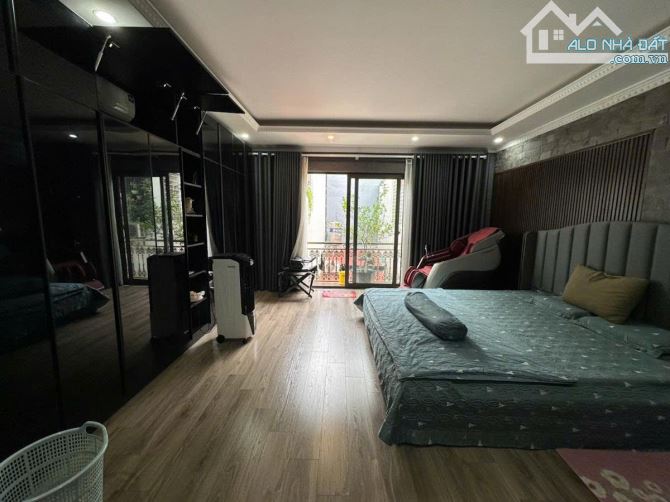 Bán nhà Xuân Thủy, 42m2*6T, thang máy, ngõ to rộng, gần phố, 13 tỷ