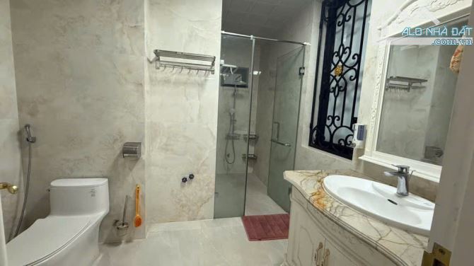 Đầu tư sinh lời: Nhà 5 tầng Long Biên 58m² MT 5m gần cầu Vĩnh Tuy. Ô tô vào, Giá 11.9 tỷ