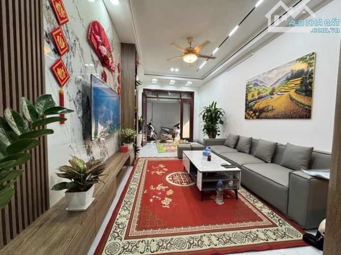 Bán nhà dân xây Cầu Giấy 6T thang máy, ô tô đỗ cửa, full nội thất, ở ngay. Giá đầu tư tốt