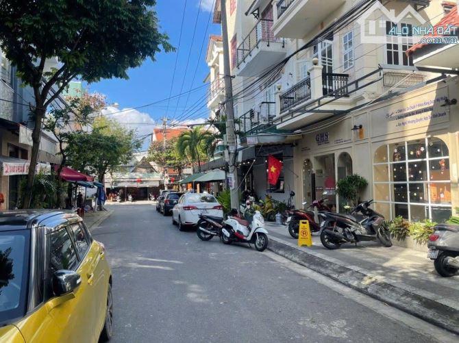 ⭐️⭐️⭐️Bán nhà 2 tầng x 142m2, 5PN, 4WC, Mt Huy Cận, Khuê Trung, sát Hải Châu