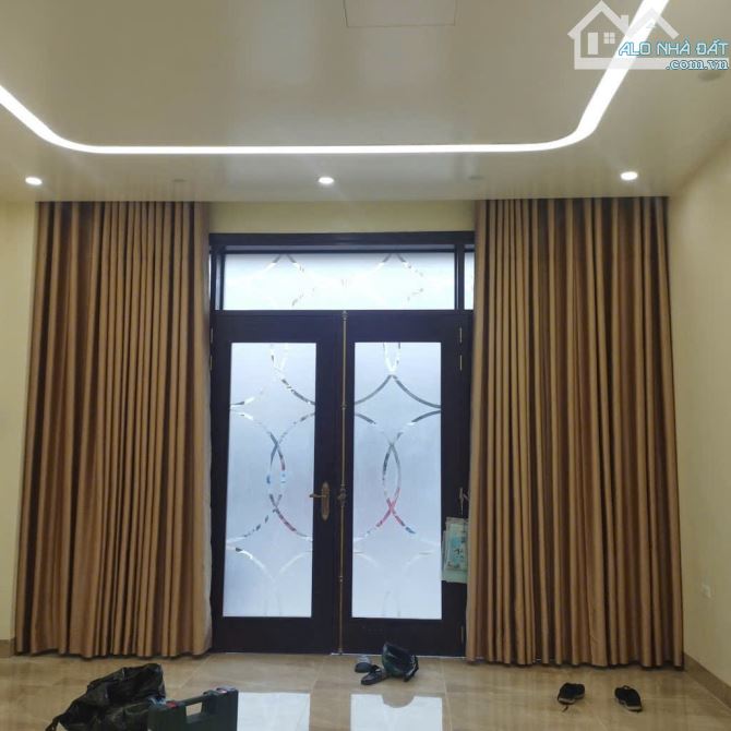 Nhà 6 tầng 74m² MT 5.6m. Gần Aeon Sân Golf, Cầu Vĩnh Tuy Long Biên. Ô tô vào. Giá 14.7 tỷ