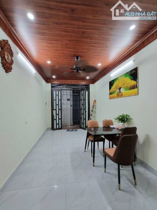 1 CĂN DUY NHẤT ĐỐNG ĐA - MỚI CỨNG 5 TẦNG 3 NGỦ KHÉP KÍN - 2 MẶT NGÕ TRƯỚC SAU NGÕ THÔNG -