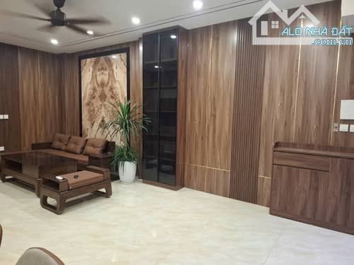 Cần bán nhà 44m2 Phố Đội Cấn 5 tầng đẹp lung linh