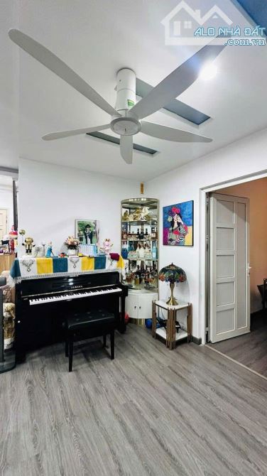 Cần tiền bán nhanh CH 137 Nguyễn Ngọc Vũ, 114m2, 3N,2WC giá 8.34 tỷ