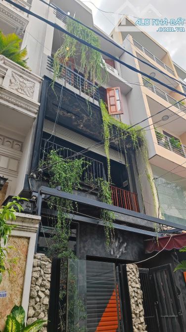 Nhà 5 tầng (4,5x18m). Vừa ở vừa kinh doanh đường Thành Thái, Q10 - 18,5 tỷ