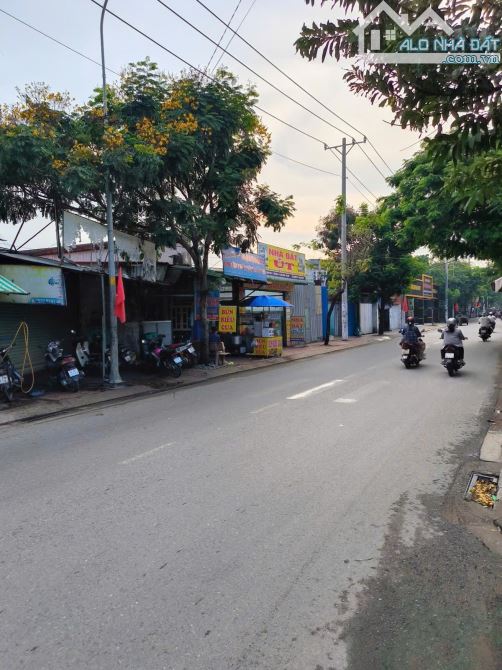 Kẹt tiền cần bán gấp dãy trọ 10x34 , có 10 phòng + 2kiot gần khu công nghiệp Vĩnh Lộc