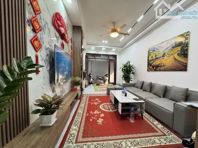 Bán nhà đẹp Xuân Thuỷ – 6 tầng thang máy,ngõ thông, full nội thất, vài nhà ra ô tô, ở ngay
