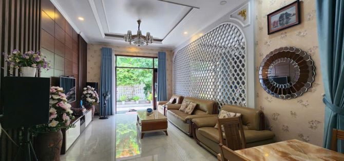 BÁN BIỆT THỰ -C1 – VĨNH ĐIỀM TRUNG, NHA TRANG Góc đường Nguyễn Hữu Xuyến Giá: 20,5 tỷ lh
