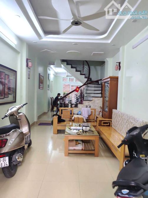 BÁN NHÀ ĐƯỜNG PHÚC ĐỒNG 40M2, 4 TẦNG, 7.9 TỶ NGÕ NÔNG, Ô TÔ ĐỖ CỬA