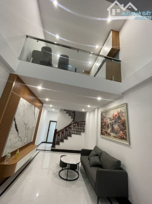 BÁN NHÀ 6 TẦNG GIANG BIÊN, LONG BIÊN,  Ô TÔ ĐỖ CỔNG , CHỈ 6 TỶ