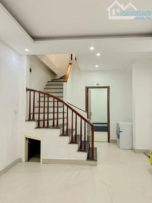 Nhà 5 tầng Lê Quang Đạo-Hồng Đô 9 phòng cho thuê.