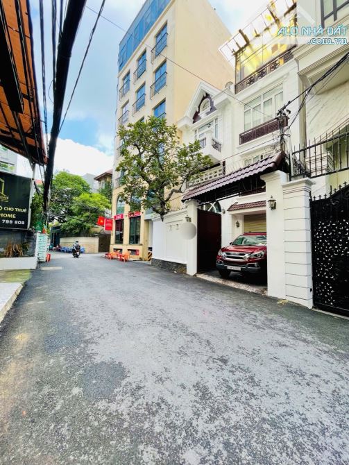 Bán Biệt Thự 230m2( 8x30 ) Hẻm Vip 38 Nguyễn Văn Trỗi-Sát Quận 1-Quận 3-Dạng Biệt Thự Cổ