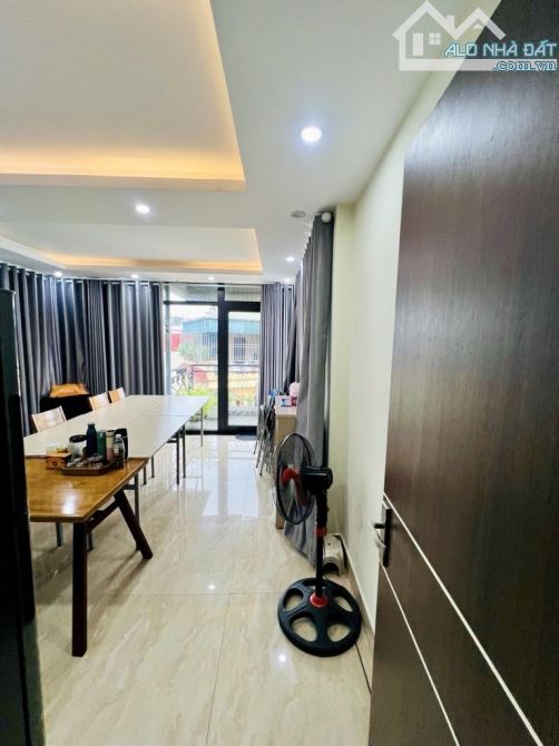 nhà mặt ngõ Ô tô tránh.2 thoáng trước sau Đội Cấn Ba Đình.DT:61m2 x 6T..MT:4,2M.. giá24,5