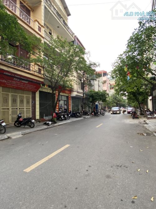 Bán nhà mặt phố Trần Đăng Ninh HĐ, ô tô tránh kinh doanh 42m x 4T, 4 PN, chỉ hơn 12 tỷ