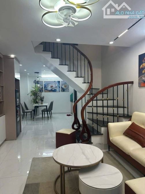 Hoàng Hoa Thám, 44m, 4ngủ, Ngõ thông, Nhà mới đẹp full nội thất, Sổ chính chủ, Giá tốt