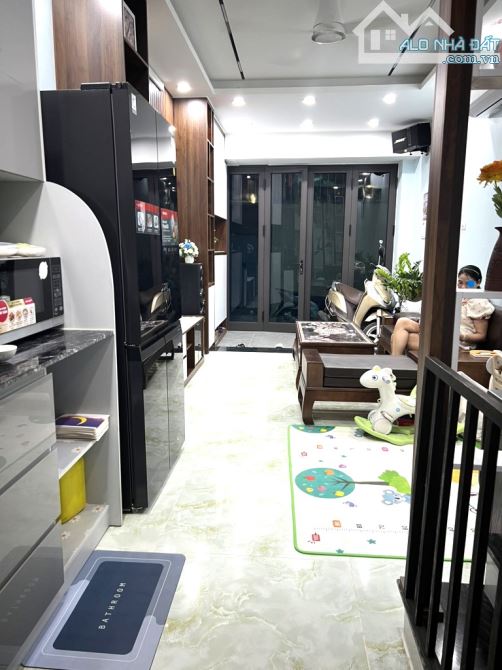 BÁN NHÀ ĐƯỜNG SÀI ĐỒNG 34M2, 6 TẦNG DÂN XÂY, NGÕ THÔNG, GẦN PHỐ, 7.5 TỶ