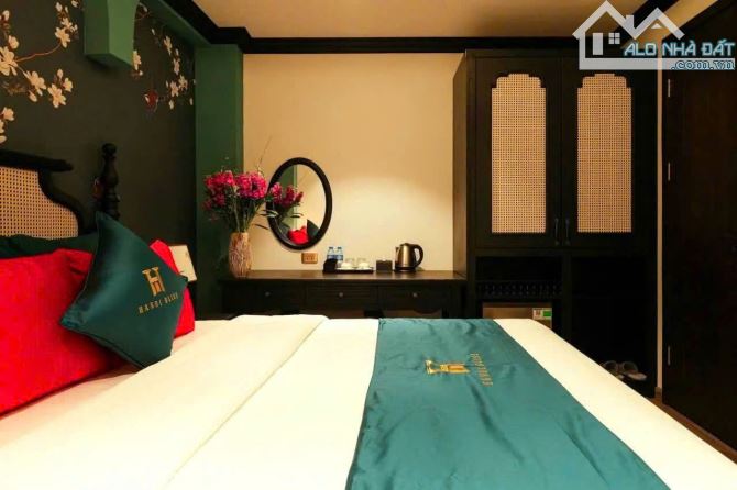 bán ks phố bát đàn  160m 8 tầng mt 5m giá 220 tỷ