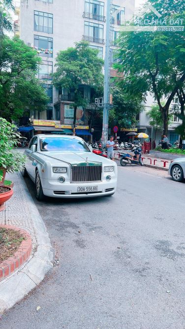 PHÂN LÔ VIP , Gara ô tô . Bán nhà Hoàng Cầu, 7 tầng thang máy, kinh doanh văn phòng, đẳng