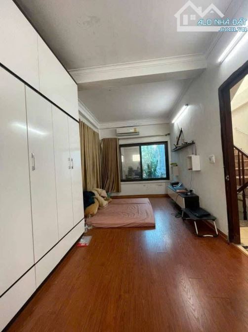 Cần bán gấp nhà 40m, xây 4 tầng, mặt tiền 4m, giá 8.8 phố Đội Cấn, Ba Đình, Hà Nội