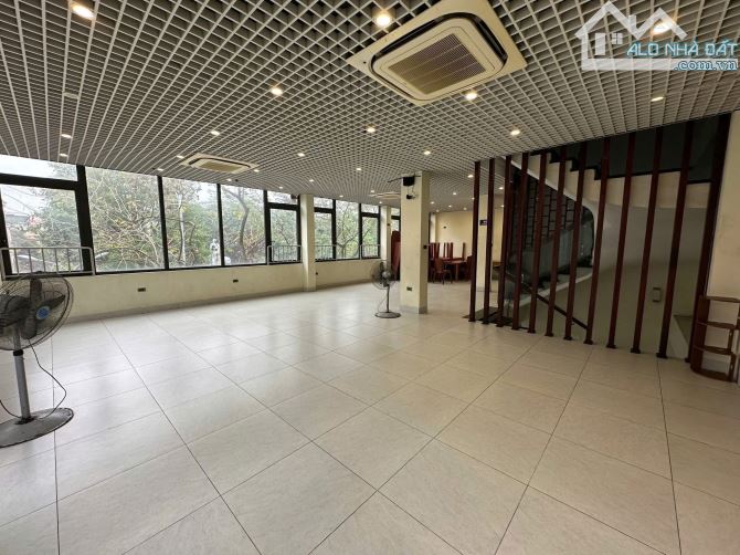 Cho thuê MB phố Lương Khánh Thiện-DT 110m2 x 3 tầng-MT 22m-Giá 52 triệu