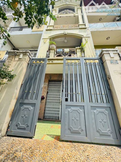 Nhà đẹp 50m2, đúc 4 tầng, hẻm 5m, KDBB  - Đoàn Văn Bơ – nhỉnh 5 tỉ.
