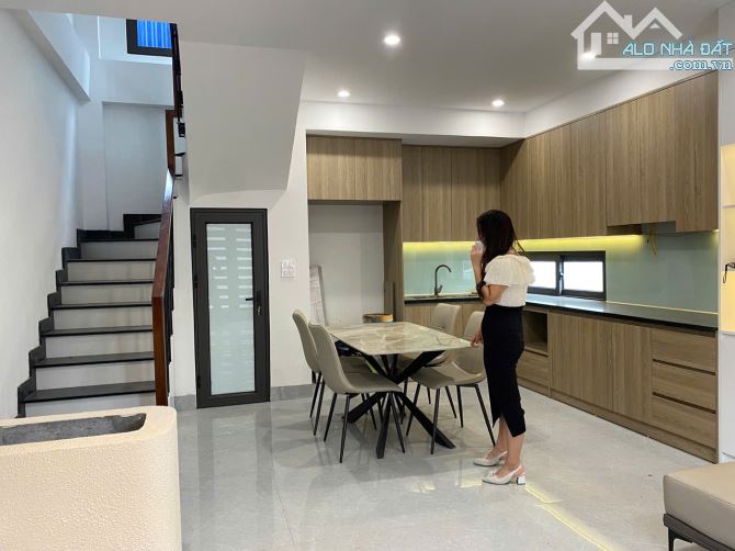 NHÀ ĐẸP Ở NGAY 3 TẦNG ĐỦ CÔNG NĂNG TỊA TRUNG TÂM NGUYÊN KHÊ BẠT NGÀN TIỆN ÍCH