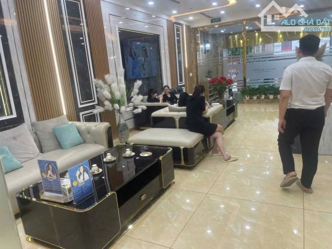 BÁN NHÀ MẶT PHỐ HOÀNG QUỐC VIỆT, VỈA HÈ ĐÁ BÓNG, KINH DOANH BẤT CHẤP, DT 63M² NHỈNH 37 TỶ