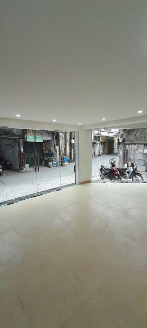 Cho thuê nhà Ô TÔ - THANG MÁY - KINH DOANH giá 23 triệu phố Trần Cung, Cầu Giấy